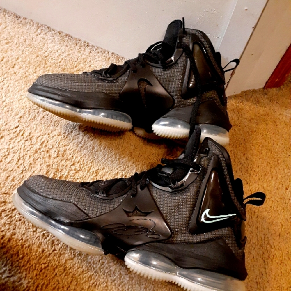 Lebron 19